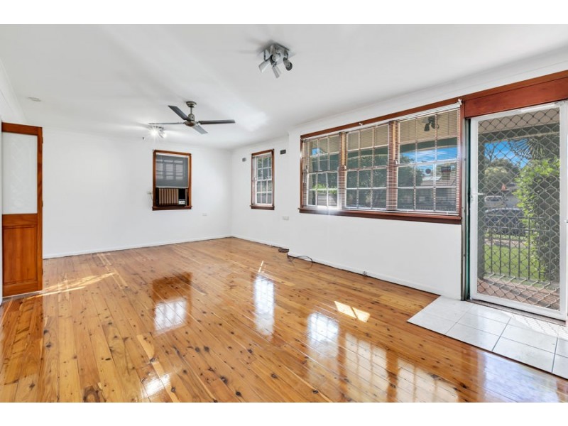 9 Sandakan Crescent, Lethbridge Park NSW 2770