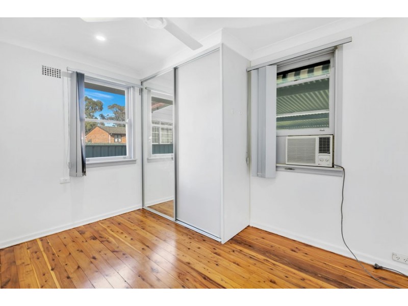 9 Sandakan Crescent, Lethbridge Park NSW 2770