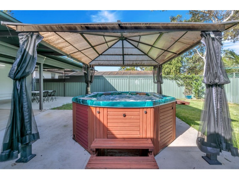 9 Sandakan Crescent, Lethbridge Park NSW 2770