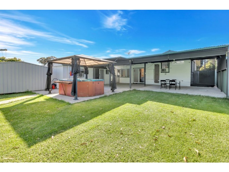 9 Sandakan Crescent, Lethbridge Park NSW 2770