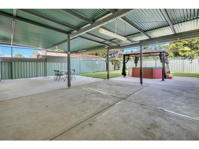 9 Sandakan Crescent, Lethbridge Park NSW 2770