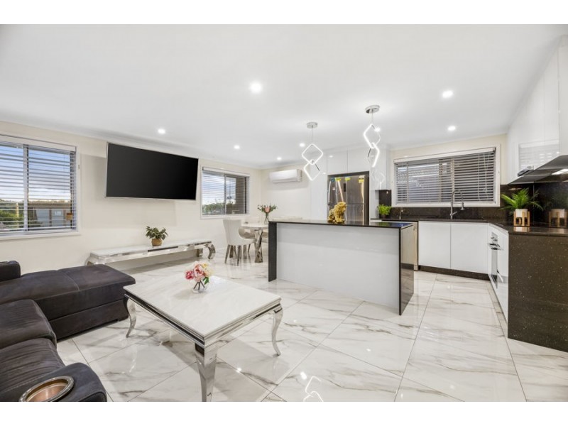 16 Quakers Hill Parkway, Quakers Hill NSW 2763