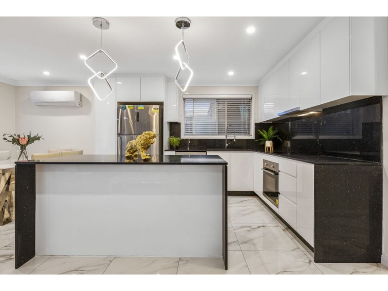 16 Quakers Hill Parkway, Quakers Hill NSW 2763