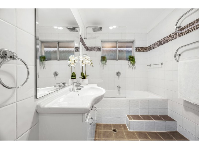 16 Quakers Hill Parkway, Quakers Hill NSW 2763