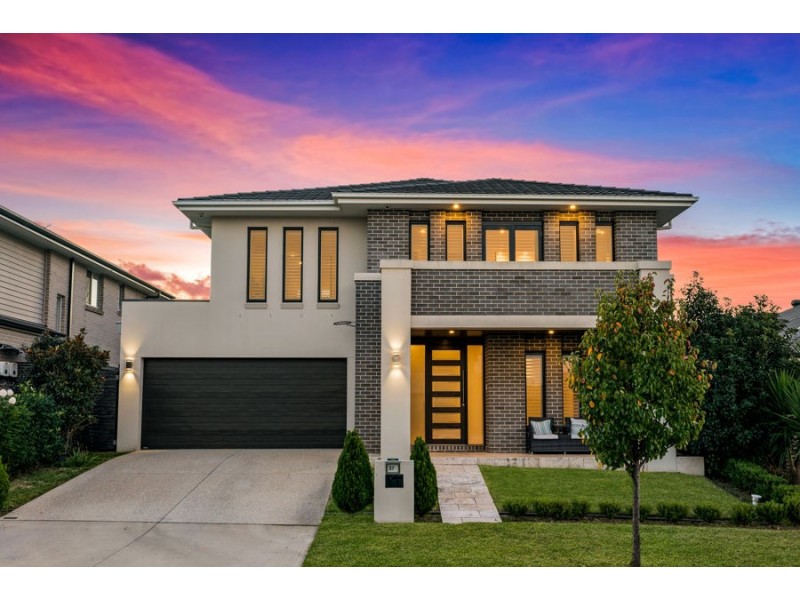 37 Burringoa Crescent, Colebee NSW 2761