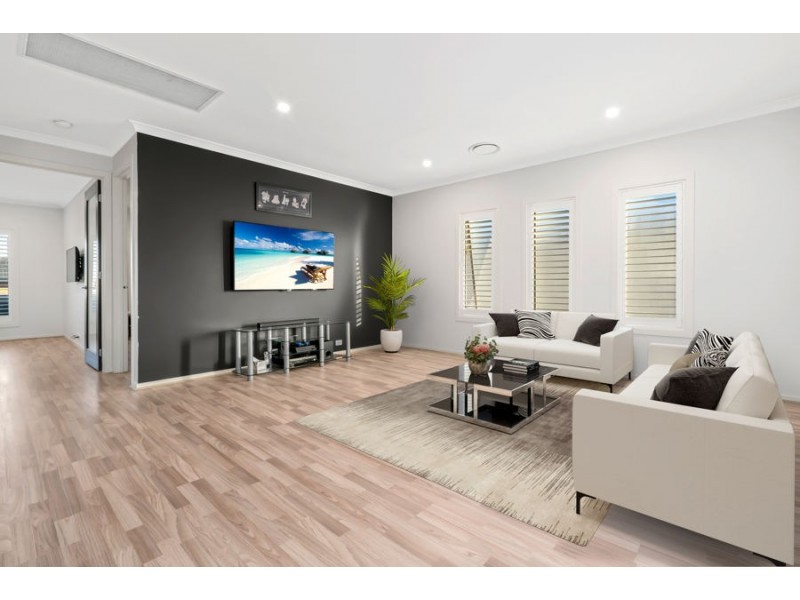 37 Burringoa Crescent, Colebee NSW 2761