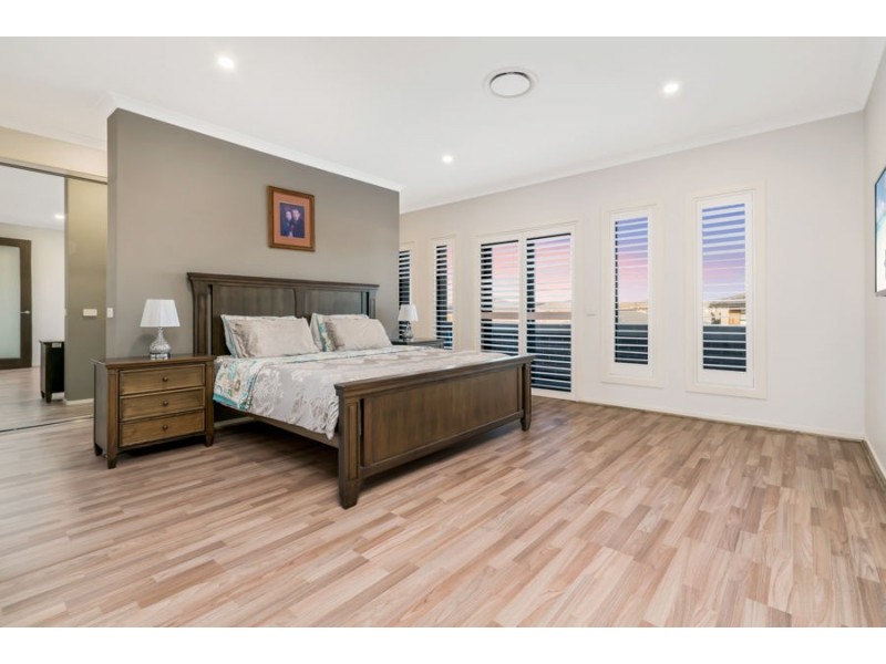 37 Burringoa Crescent, Colebee NSW 2761