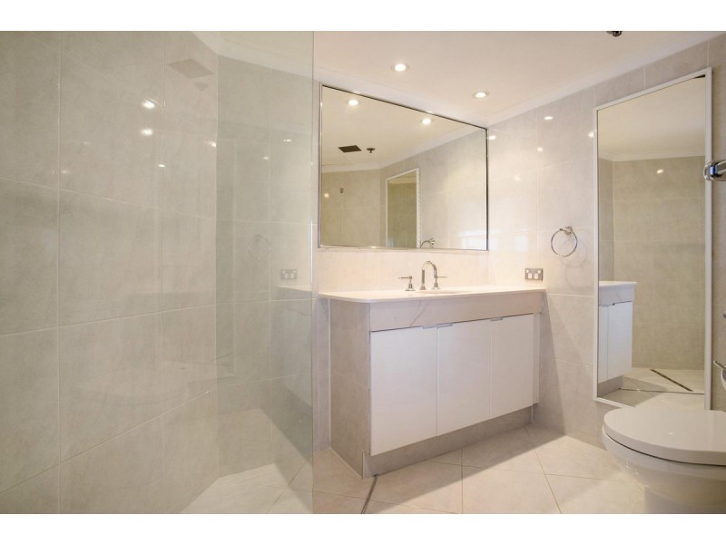 163/8 Admiralty Drive, Surfers Paradise QLD 4217