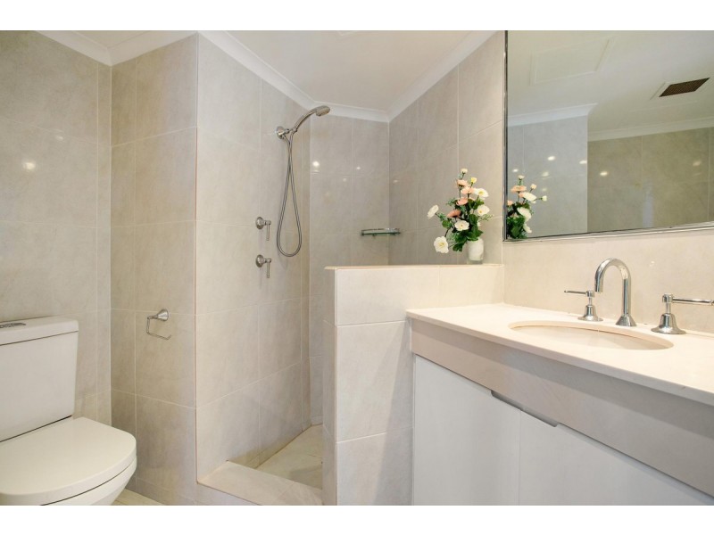 163/8 Admiralty Drive, Surfers Paradise QLD 4217