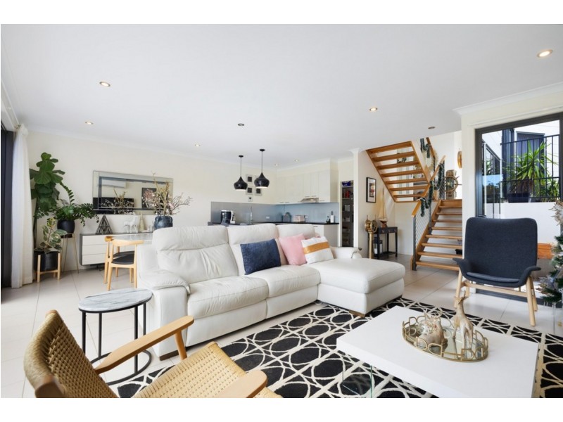 4/22 Andomeda Parade, Robina QLD 4226