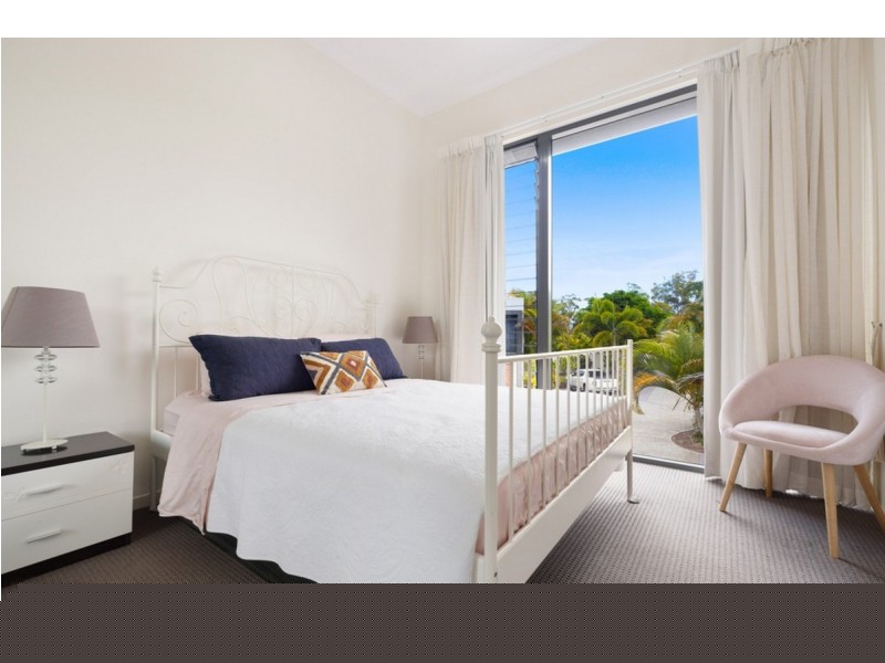 4/22 Andomeda Parade, Robina QLD 4226