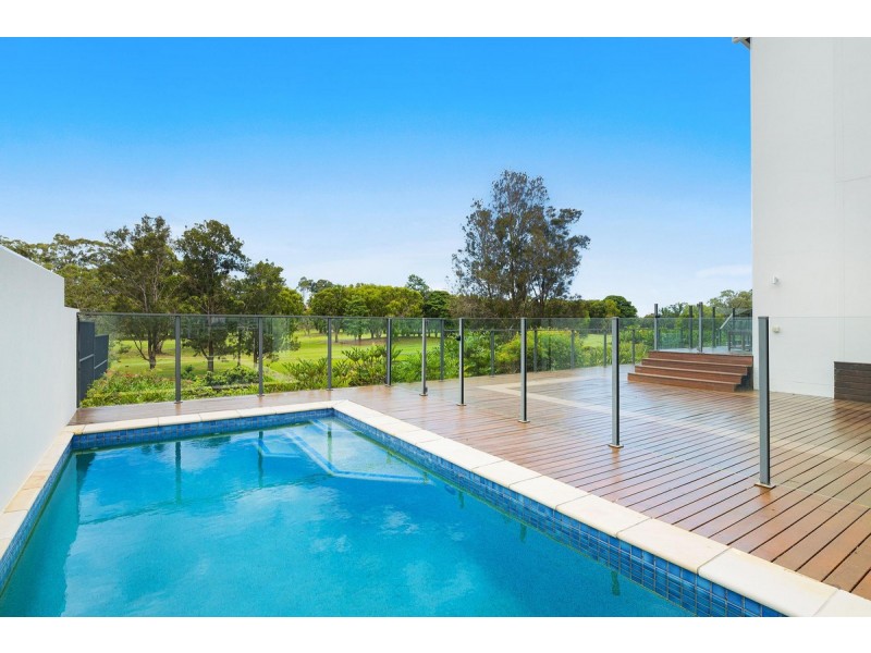 4/22 Andomeda Parade, Robina QLD 4226