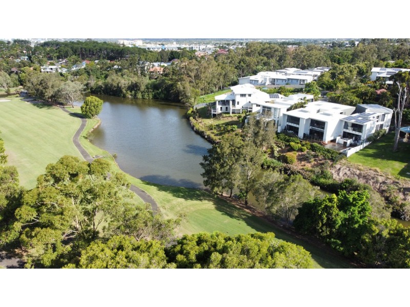 4/22 Andomeda Parade, Robina QLD 4226