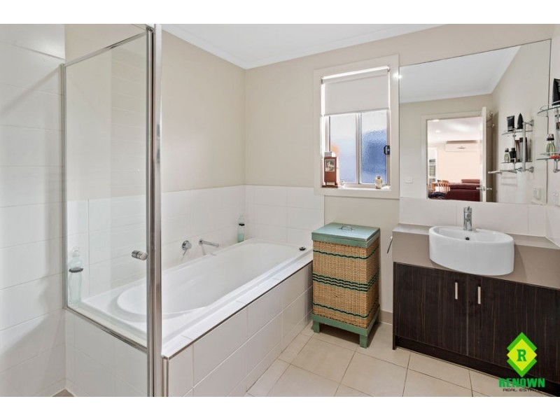 52 Fantail Way, Brookfield VIC 3338