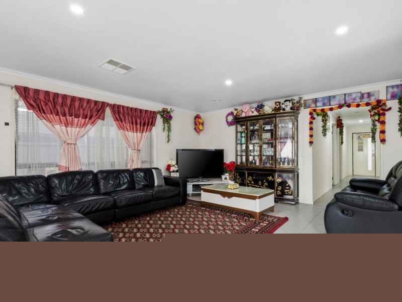 14 Sherwood Place, Melton West VIC 3337