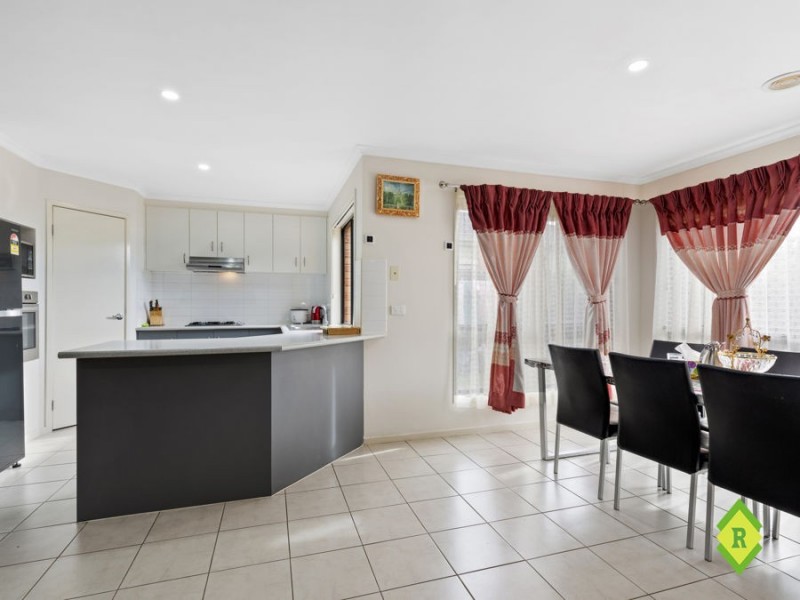 14 Sherwood Place, Melton West VIC 3337