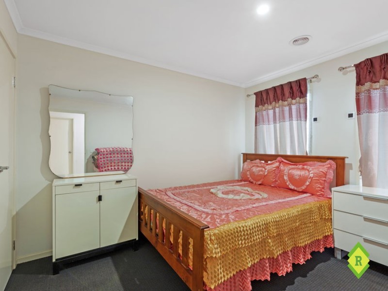 14 Sherwood Place, Melton West VIC 3337