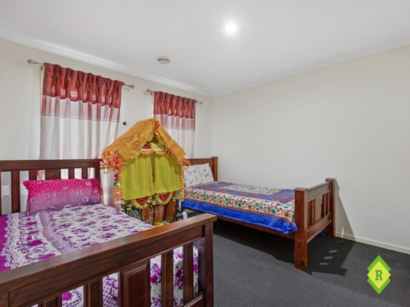 14 Sherwood Place, Melton West VIC 3337