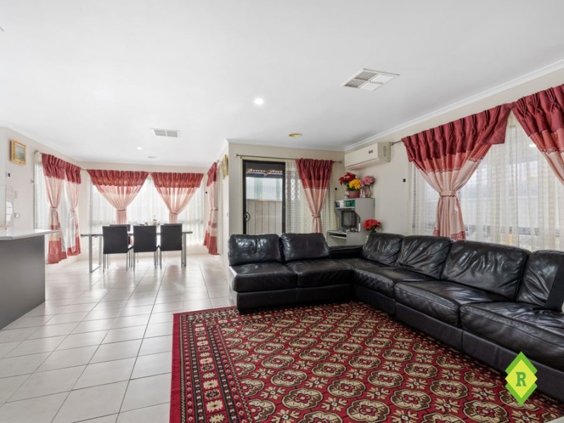 14 Sherwood Place, Melton West VIC 3337