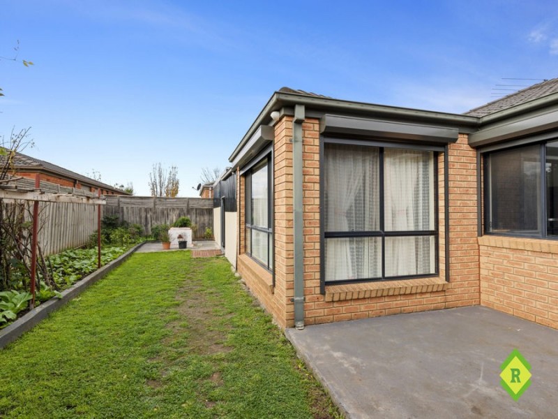 14 Sherwood Place, Melton West VIC 3337