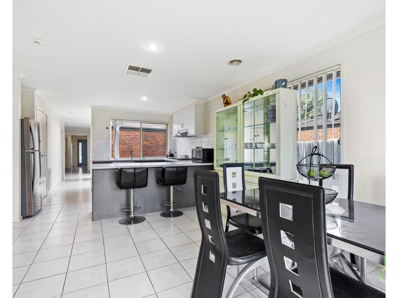 39 Tandara Circuit, Melton West VIC 3337