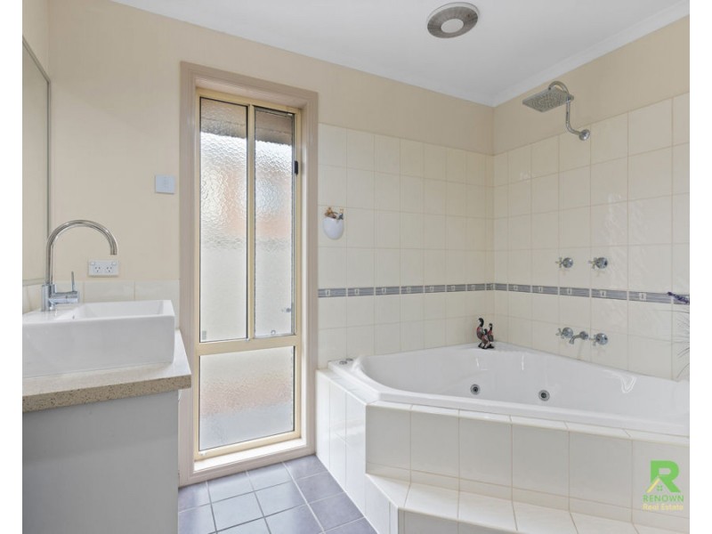 7 WINDMILL RISE, Hillside VIC 3037