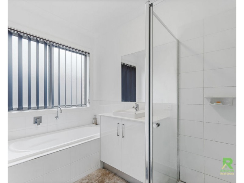 2 Hakea Place, Brookfield VIC 3338