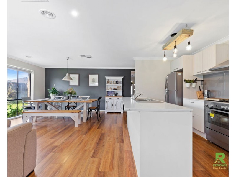 30 Nantha Way, Brookfield VIC 3338