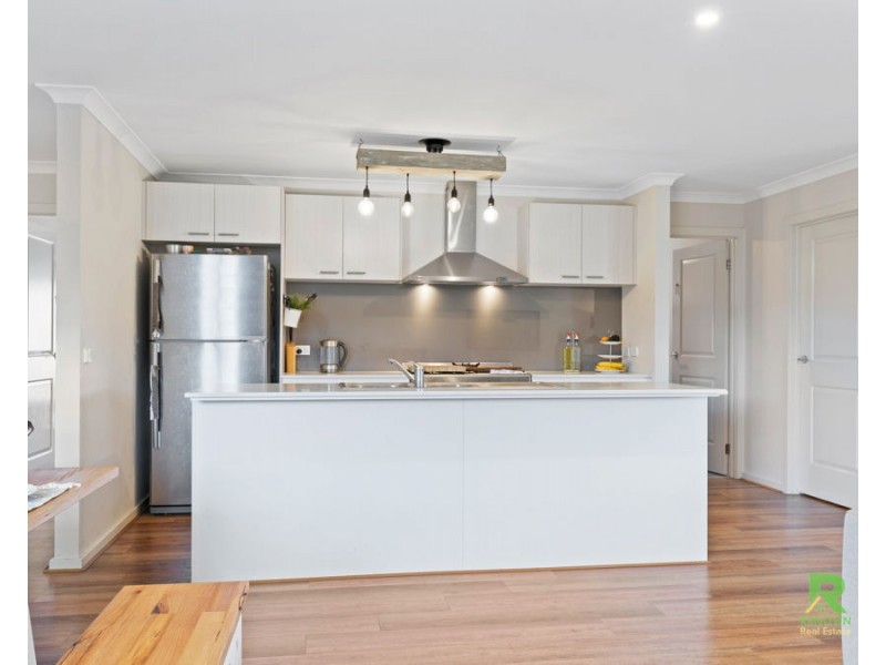 30 Nantha Way, Brookfield VIC 3338