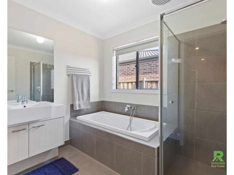 30 Nantha Way, Brookfield VIC 3338