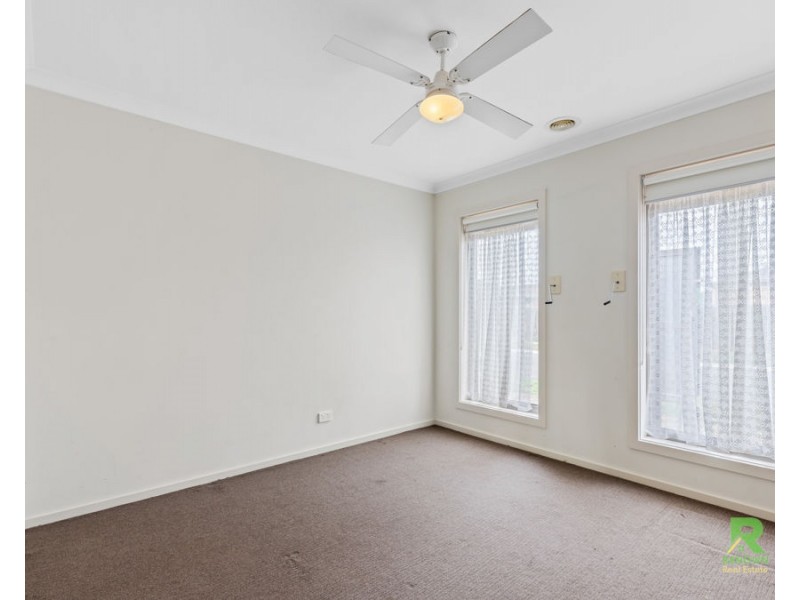 16 Forde Avenue, Melton South VIC 3338