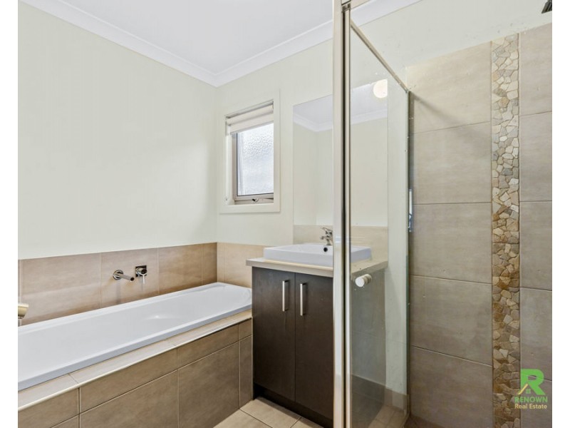 16 Forde Avenue, Melton South VIC 3338