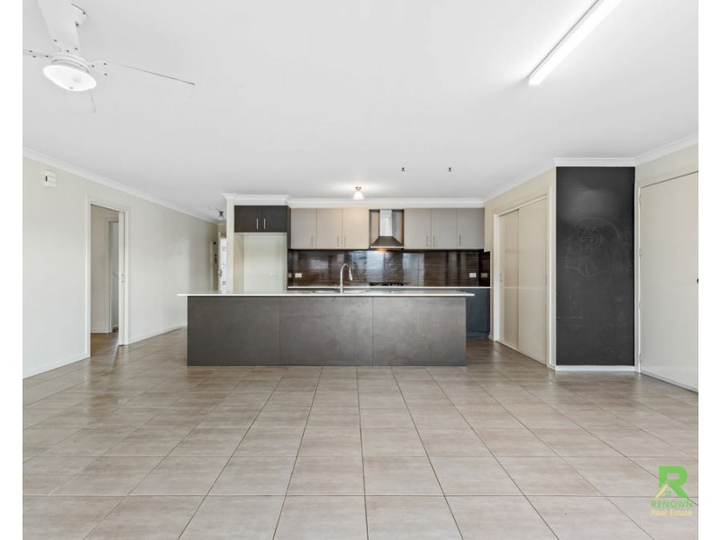 16 Forde Avenue, Melton South VIC 3338