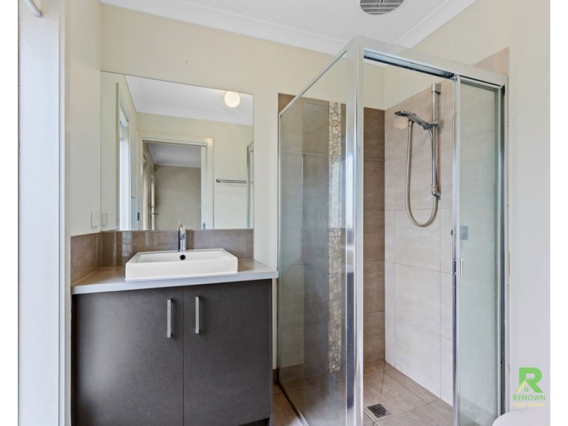 16 Forde Avenue, Melton South VIC 3338