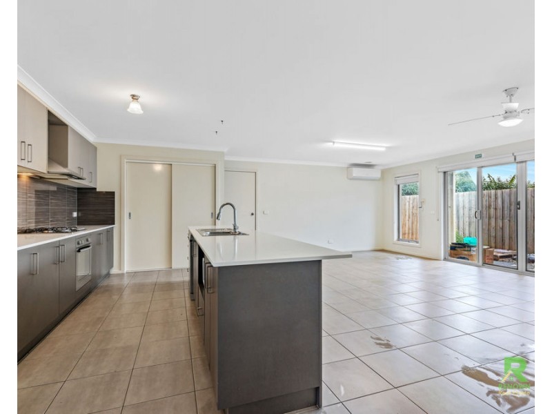 16 Forde Avenue, Melton South VIC 3338