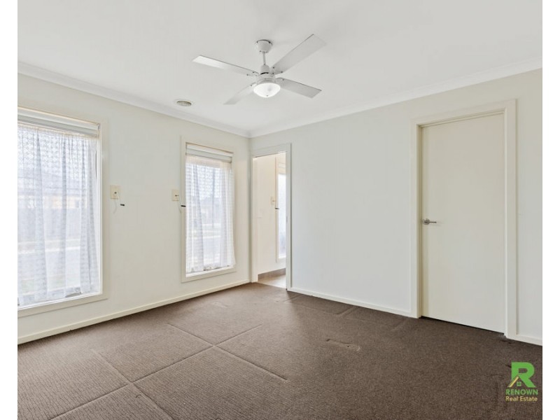 16 Forde Avenue, Melton South VIC 3338