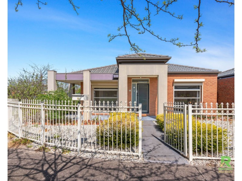 13 Glencroft terrace, Melton West VIC 3337
