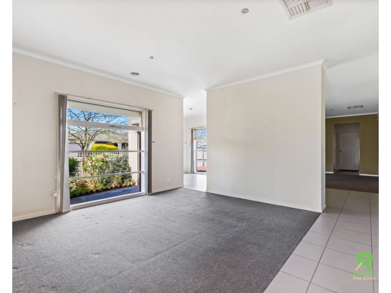 13 Glencroft terrace, Melton West VIC 3337
