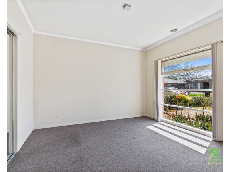 13 Glencroft terrace, Melton West VIC 3337
