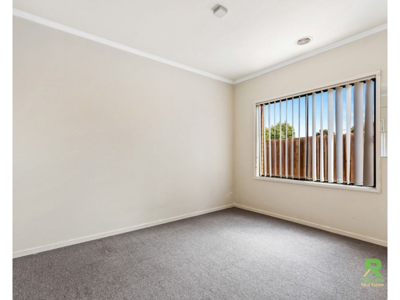 13 Glencroft terrace, Melton West VIC 3337