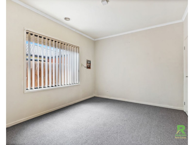 13 Glencroft terrace, Melton West VIC 3337