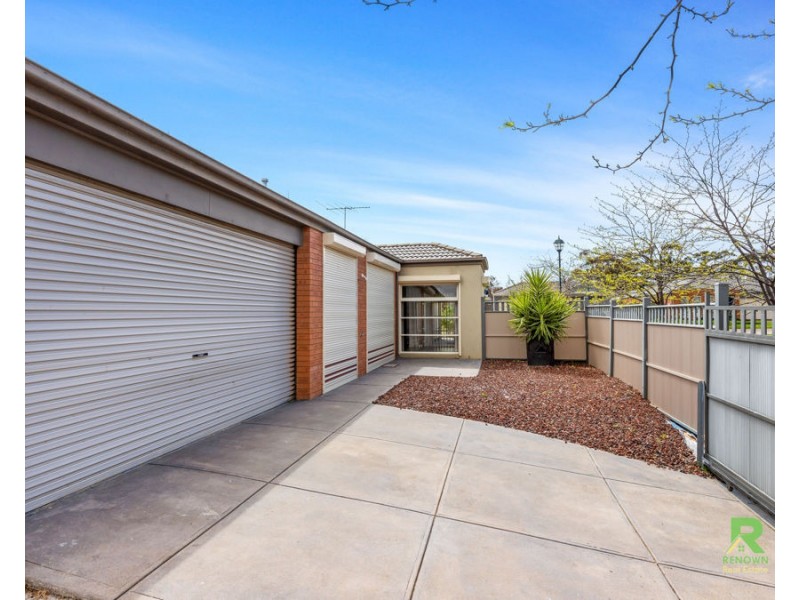 13 Glencroft terrace, Melton West VIC 3337