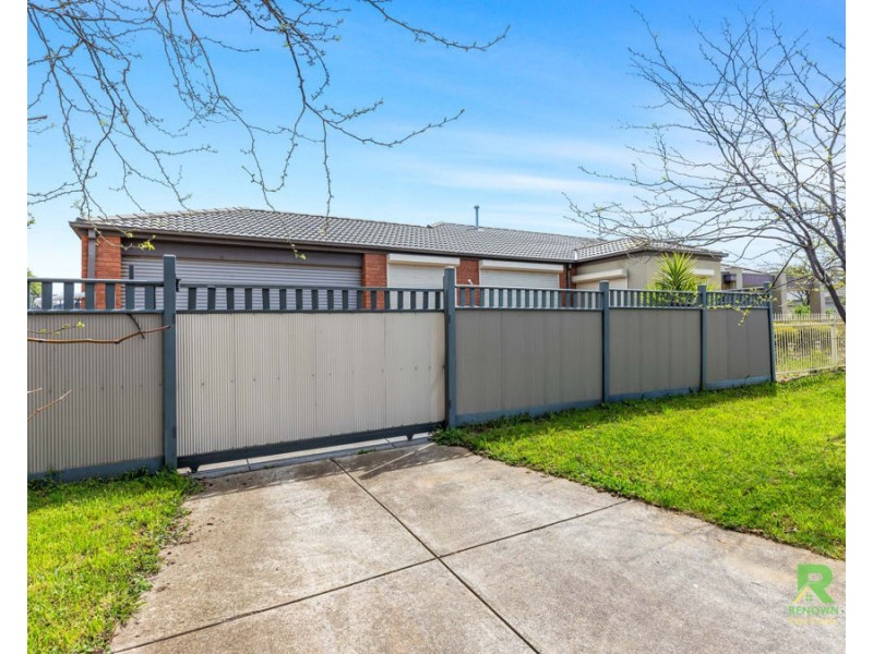 13 Glencroft terrace, Melton West VIC 3337