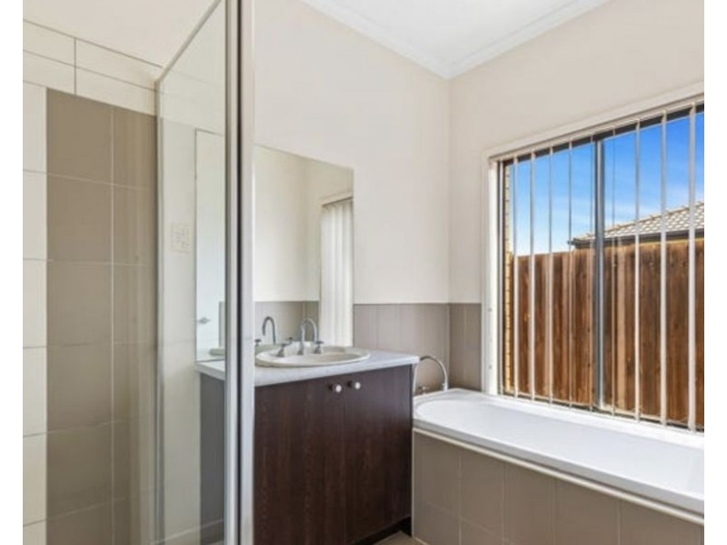 13 Glencroft Terrace,, Melton West VIC 3337