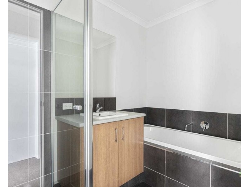 8 Babaco Street,, Tarneit VIC 3029