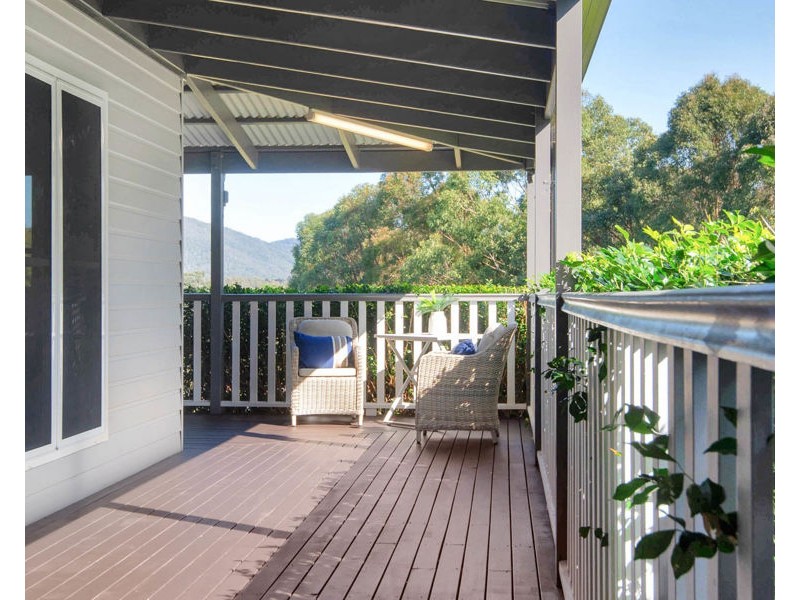 5 Burton Lane, Samford Valley QLD 4520