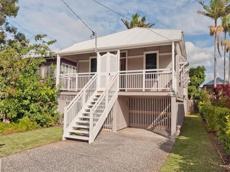 221 Rainbow Street, Sandgate QLD 4017