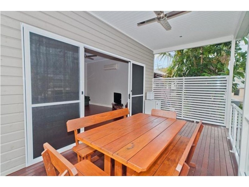 221 Rainbow Street, Sandgate QLD 4017