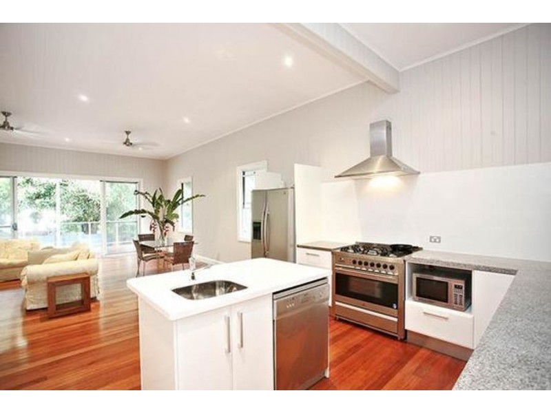 221 Rainbow Street, Sandgate QLD 4017