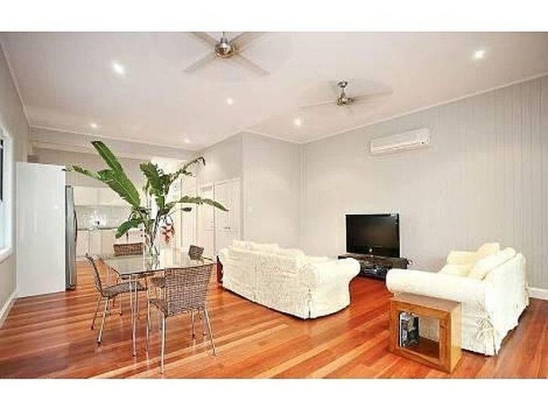 221 Rainbow Street, Sandgate QLD 4017